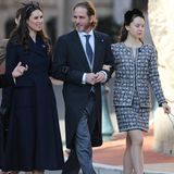 Andrea Casiraghi ganz Gentleman: An einem Arm führt er Ehefrau Tatiana Santo Domingo, am anderen Schwester Prinzessin Alexandra von Hannover während der Feierlichkeiten zum Nationalfeiertag in Monte-Carlo.