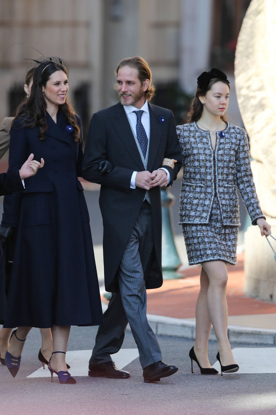 Andrea Casiraghi ganz Gentleman: An einem Arm führt er Ehefrau Tatiana Santo Domingo, am anderen Schwester Prinzessin Alexandra von Hannover während der Feierlichkeiten zum Nationalfeiertag in Monte-Carlo. Andrea Casiraghi ganz Gentleman: An einem Arm führt er Ehefrau Tatiana Santo Domingo, am anderen Schwester Prinzessin Alexandra von Hannover während der Feierlichkeiten zum Nationalfeiertag in Monte-Carlo.