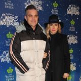 21. November 2018  Bei dem Hyde Park Winter Wonderland Event erscheinen Robbie Williams und seine Ayda Field passend in winterlichen Outfits. 