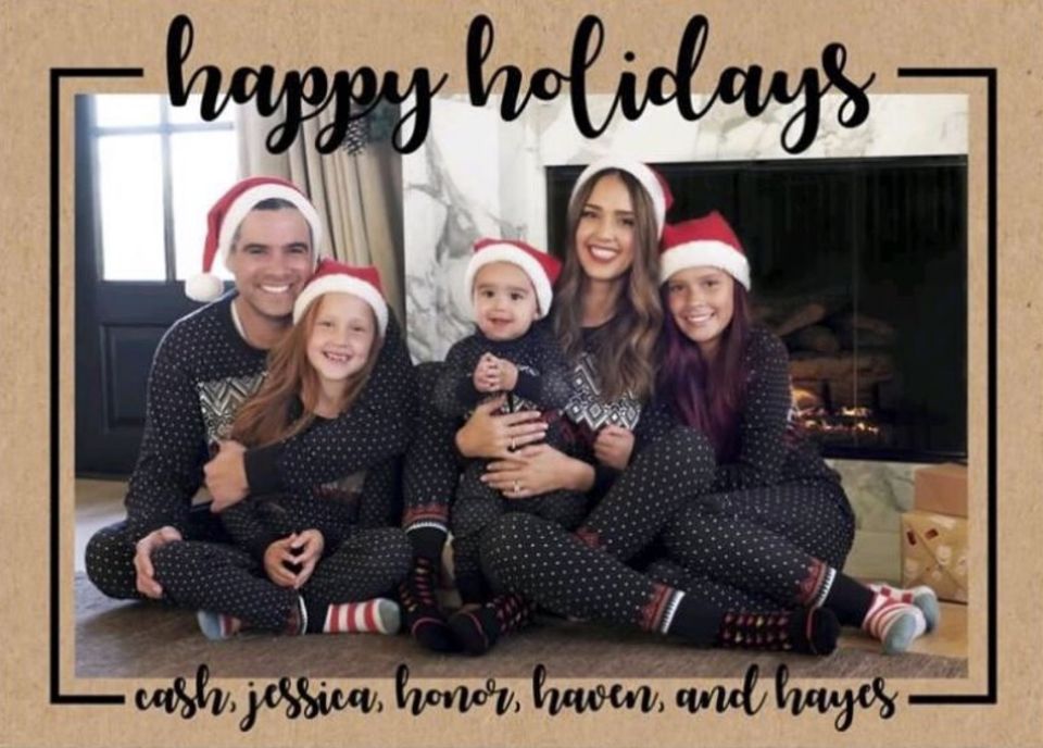 Familie Alba hat eine Weihnachtskarte gebastelt und wünscht so Freunden und Fans "Happy Holidays". Familie Alba hat eine Weihnachtskarte gebastelt und wünscht so Freunden und Fans "Happy Holidays".
