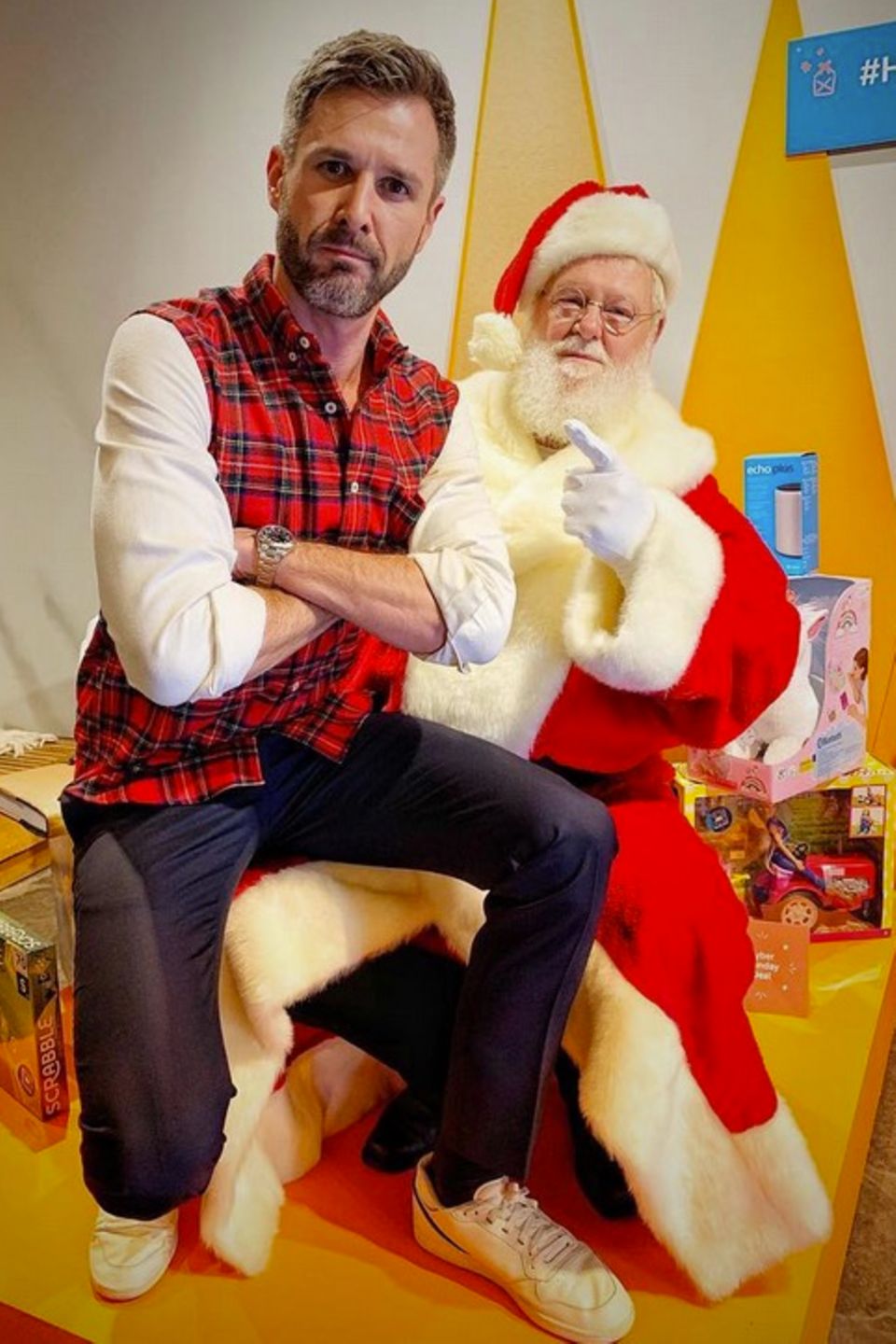 Warst du dieses Jahr artig? Santa hat mit dem ungezogenen Jochen Schropp noch ein Hühnchen zu rupfen. Warst du dieses Jahr artig? Santa hat mit dem ungezogenen Jochen Schropp noch ein Hühnchen zu rupfen.