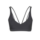Der "Freely Flexed Bra" bietet nicht nur leichten Halt, sondern auch einen richtig tollen Anblick. Die Straps auf dem Rücken können besonders cool unter Racerbacks hervorgucken. Von lululemon, ca. 35 Euro.