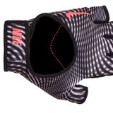 Gewichtheben ist bei Frauen immer mehr im Kommen. Stylisch kann man die Hanteln in diesen Handschuhen anpacken. Von Nike über eBay, ca. 34 Euro.