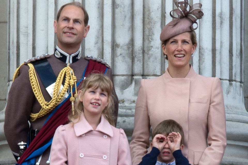 Prinz Edward mit Eherau Sophie und den Kindern Louise und James 