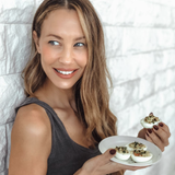 Auch bei Snacks weiß Alessandra Meyer-Wölden, weclhe so richtig schön gesund sind. Ihr Favorit: hart gekochte Eier mit Avocadocreme.