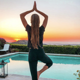 Für Ruhe und Entspannung sorgt Alessandra Meyer-Wölden hingegen mit Yoga.
