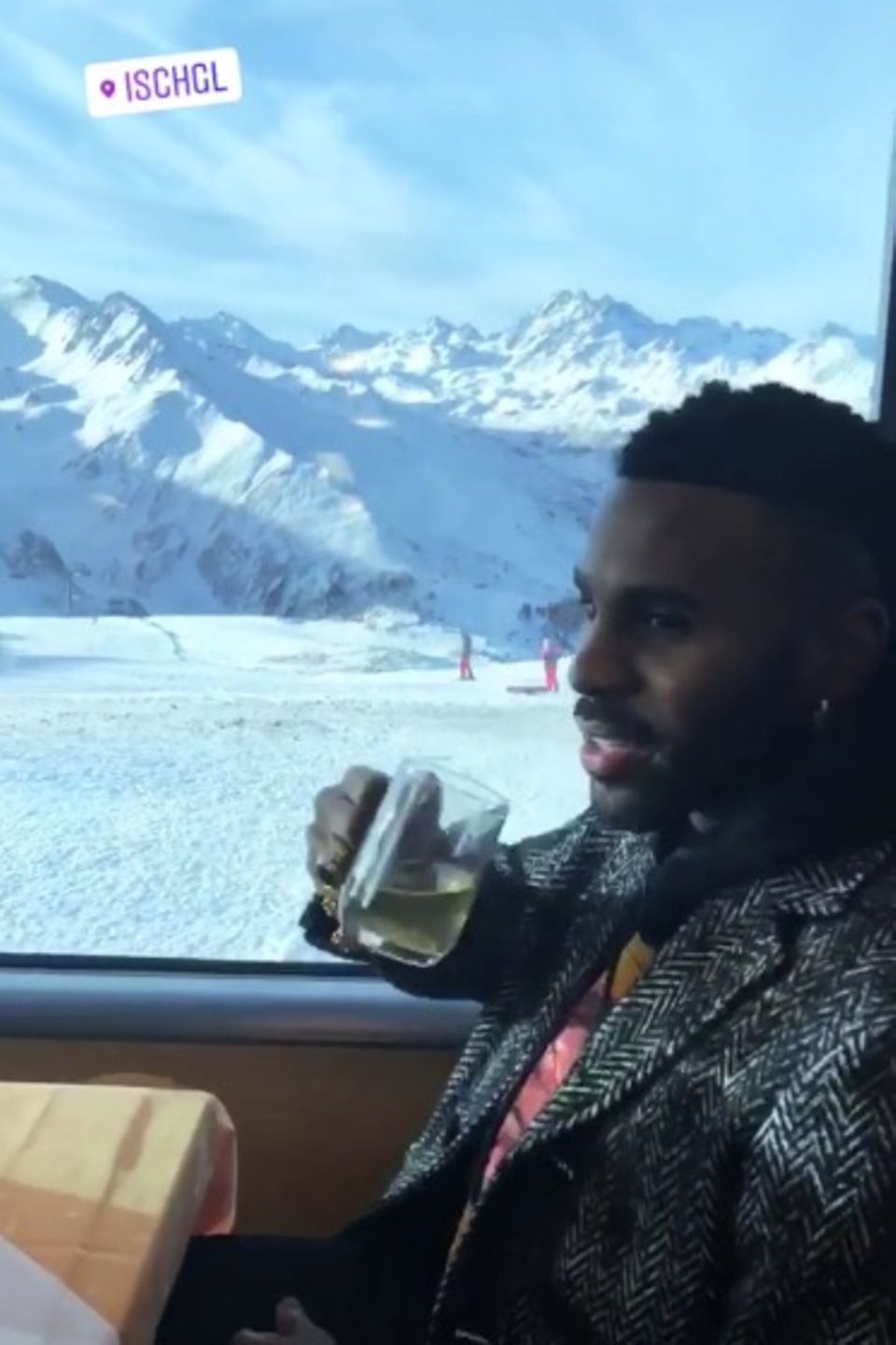 In Ischgl hat Jason Derulo beste Aussicht auf die schöne Schneelandschaft. In Ischgl hat Jason Derulo beste Aussicht auf die schöne Schneelandschaft.