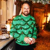 Als lebender Weihnachtsbaum zeigt sich Steven Gätjen bei "Lenas Christmas Dinner Party" in Hamburg. 