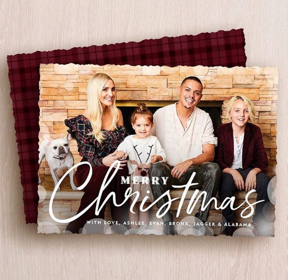 Ashlee Simpson, Evan Ross, Jagger, Bronx und Familienhund Alabama wünschen frohe Weihnachten. Ashlee Simpson, Evan Ross, Jagger, Bronx und Familienhund Alabama wünschen frohe Weihnachten.