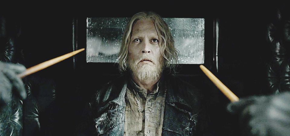 Hie müssen wir schon zweimal hinschauen, um Johnny Depp zu erkennen. Für "Phantastische Tierwesen: Grindelwalds Verbrechen" (2018) hat sich der wandlungsfähige Schauspieler wieder einmal einer Komplettverwandlung unterzogen. Hie müssen wir schon zweimal hinschauen, um Johnny Depp zu erkennen. Für "Phantastische Tierwesen: Grindelwalds Verbrechen" (2018) hat sich der wandlungsfähige Schauspieler wieder einmal einer Komplettverwandlung unterzogen.