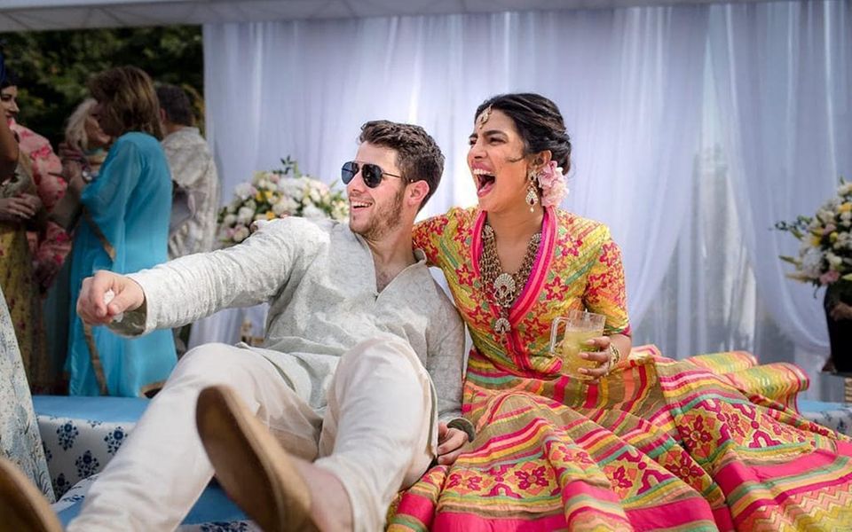 1. Dezember 2018  Man könnte meinen, diese traumhafte Szene ist direkt einem Bollywood-Film entsprungen. Doch diese Hochzeit ist Wirklichkeit. Nick Jonas und Priyanka Chopra haben ein rauschendes Fest im indischen Jodhpur gefeiert. 
