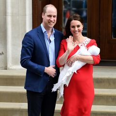 April 2018  It's a boy! Am 23. April erblickt der kleine Prinz Louis das Licht der Welt. Überglücklich zeigen sich seine Eltern Prinz William und Herzogin Catherine der Presse beim Verlassen des St. Mary Hospitals in London. 