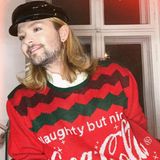 In der Weihnachtszeit richtet sich Musiker Jack Strify nach dem passenden Dresscode. "Naughty but nice", steht auf seinem Sweater. Und weil ihn das Pulli-Fieber anscheinend so gepackt hat, präsentiert er seinen Instagram-Followern gleich weitere Looks...