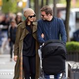 20. Oktober 2018  Irina Shayk und Bradley Cooper machen mit Töchterchen einen entspannten Herbstspaziergang durch New York. Das Pärchen wirkt entspannt. 