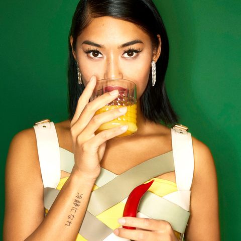 Anuthida Ploypetch in einem Outfit von Marina Hoermanseder 