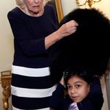 6. Dezember 2018  Im Anschluss schmückt Camilla mit kleinen Gästen den Weihnachtsbaum im Clarence House und lässt sie sogar die traditionelle Grenadiermütze anprobieren. Für die Kinder ist das sicherlich ein toller Tag.