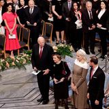 Im Rathaus von Oslo werden der kongolesische Arzt Denis Mukwede und die irakische Menschenrechtsaktivistin Nadia Murad ausgezeichnet. Auch Prinzessin Mette-Marit und Prinz Haakon sind vor Ort. Neben Amal wirken sie jedoch fast ein bisschen unscheinbar. 