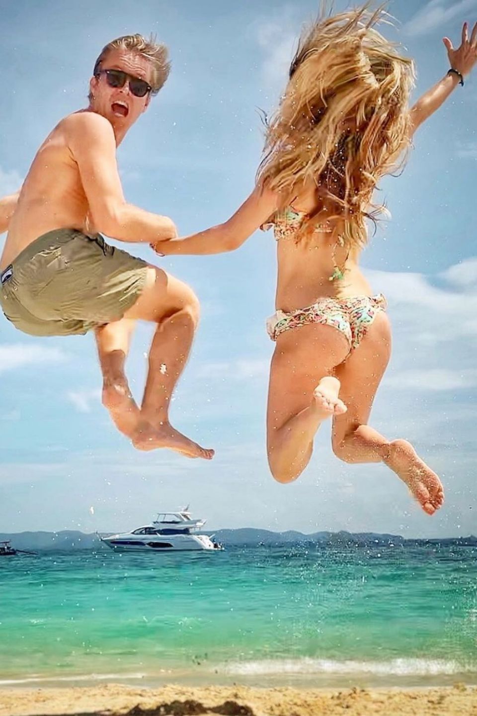 11. Dezember 2018  Nico Rosberg und seine schöne Frau Vivian sind in Urlaubslaune. Die Fans zeigen sich in den Kommentaren nicht nur davon begeistert, wie hoch das Paar springen kann, sondern auch wie schön die 33-Jährige ist. 