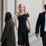 11. Dezember 2018   Hollywoodstar Nicol Kidman grüßt noch schnell die Fotografen, bevor sie in Richtung "Jimmy Kimmel Live"-Studio verschwindet.