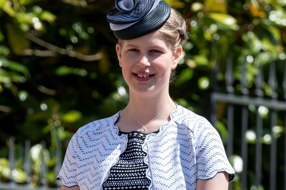 Die im November 2003 geborene Lady Louise Windsor ist die Tochter von Prinz Edward, dem jüngsten Sohn von Queen Elizabeth, und seiner Frau Sophie.