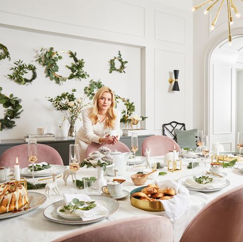 Delia Fischer an ihrer weihnachtlichen Festtafel. 
