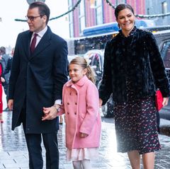 Prinzessin Victoria ist mit Prinz Daniel und Prinzessin Estelle auf dem Weg zum Geburtstagsempfang ihrer Mutter Königin Silvia.