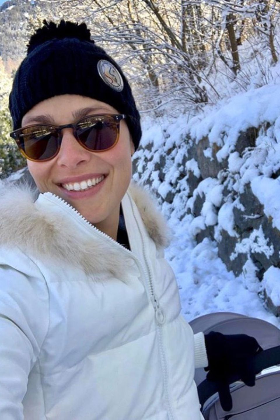 "Winter-Wunderland mit meinem Jungen", postet Tennislegende, und offensichtlicher Schnee-Fan, Ana Ivanovic. "Winter-Wunderland mit meinem Jungen", postet Tennislegende, und offensichtlicher Schnee-Fan, Ana Ivanovic.