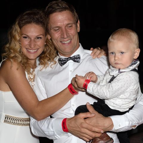 Peer Kusmagk und Janni Hönscheid mit Sohn Emil-Ocean
