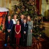 19. Dezember 2018  Die belgische Königsfamilie (Königin Mathilde und König Philippe mit den Kindern Prinz Gabriel, Prinzessin Eléonore, Prinz Emmanuel und Prinzessin Elisabeth) kommt beim jährlichen Weihnachtskonzert in Brüssel für ein Familienfoto zusammen. 