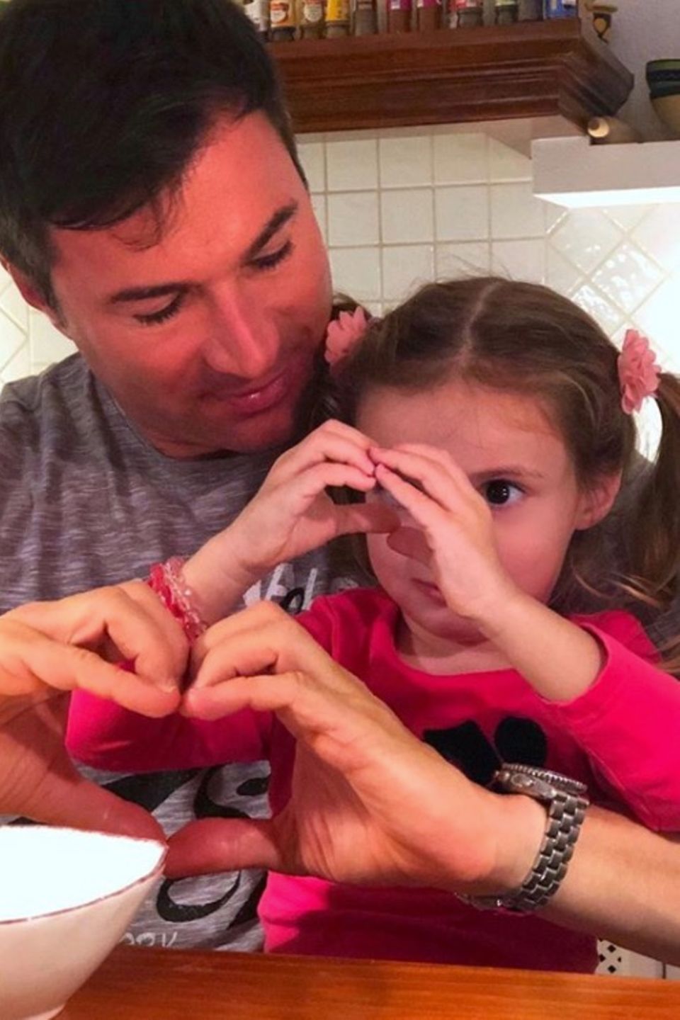17. Dezember 2018   Papa Lucas Cordalis und seine süße Tochter senden Liebe an die Instagram-Fans.