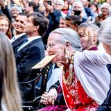 23. Juni 2018   Königin Margrethe zeigt bei der Neuauflage des Theaterstücks "Der standhafte Zinnsoldat" vollen Körpereinsatz.