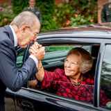 29. August 2018  Am letzten Treffen der Stiftung "Stichting Genootschap Engelandvaarders" in Hilversum überraschen Generalmajor Rudi Hemmes und Prinzessin Beatrix mit einer Begrüßung a' la "Schlag ein alter!". 