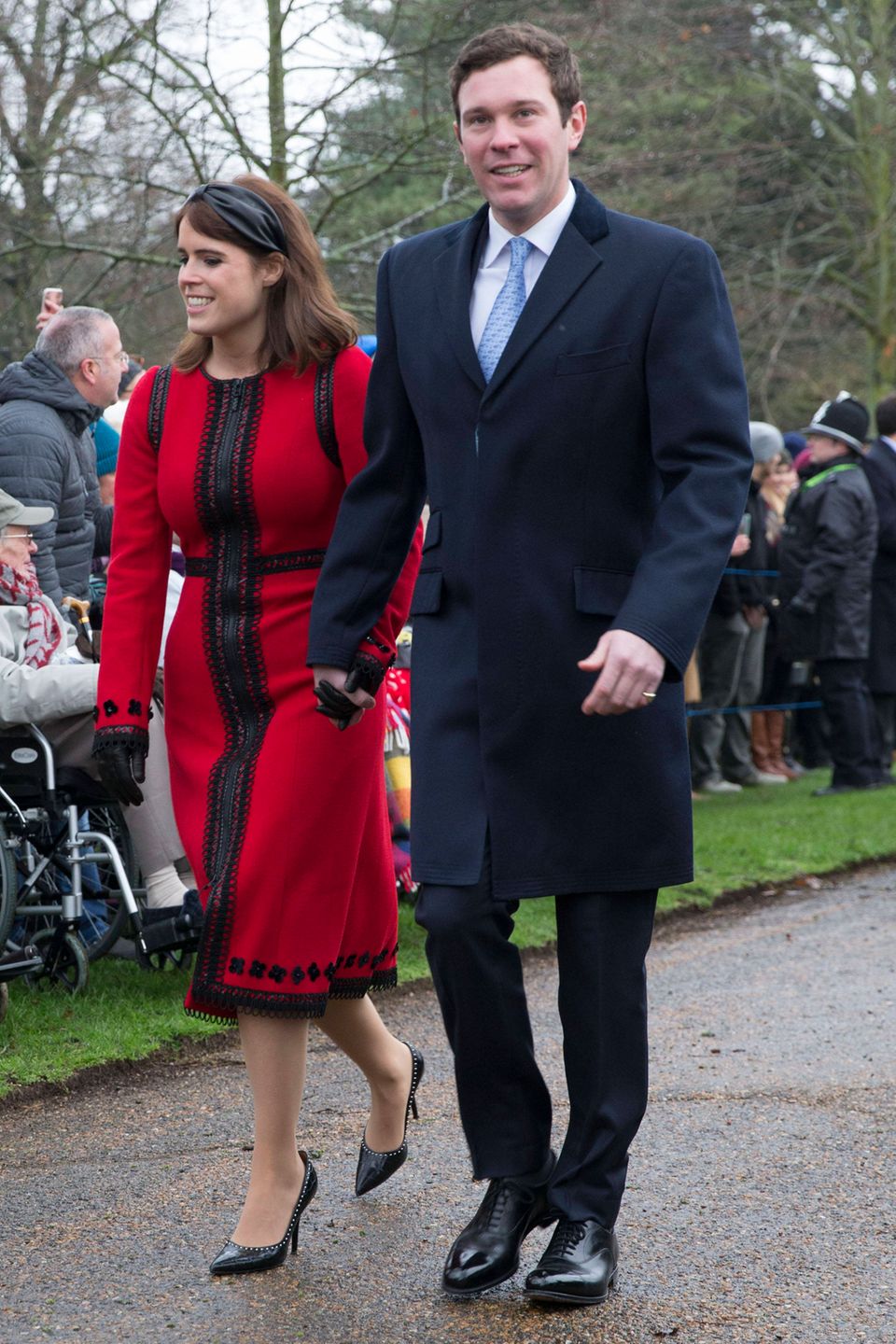 Premiere! Jack Brooksbank darf als Frischangetrauter von Prinzessin Eugenie auch erstmals am traditionellen Gottesdienst teilnehmen. Premiere! Jack Brooksbank darf als Frischangetrauter von Prinzessin Eugenie auch erstmals am traditionellen Gottesdienst teilnehmen.