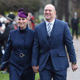 Zara und Mike Tindall kommen im dunkelblauen Partnerlook zum Weihnachtsgottesdienst.