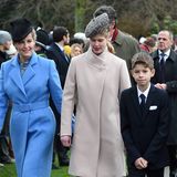 Erstaunlich, wie groß Lady Louise schon geworden ist. Mittlerweile überragt sie ihre Mutter Sophie selbst mit flachen Schuhen schon.