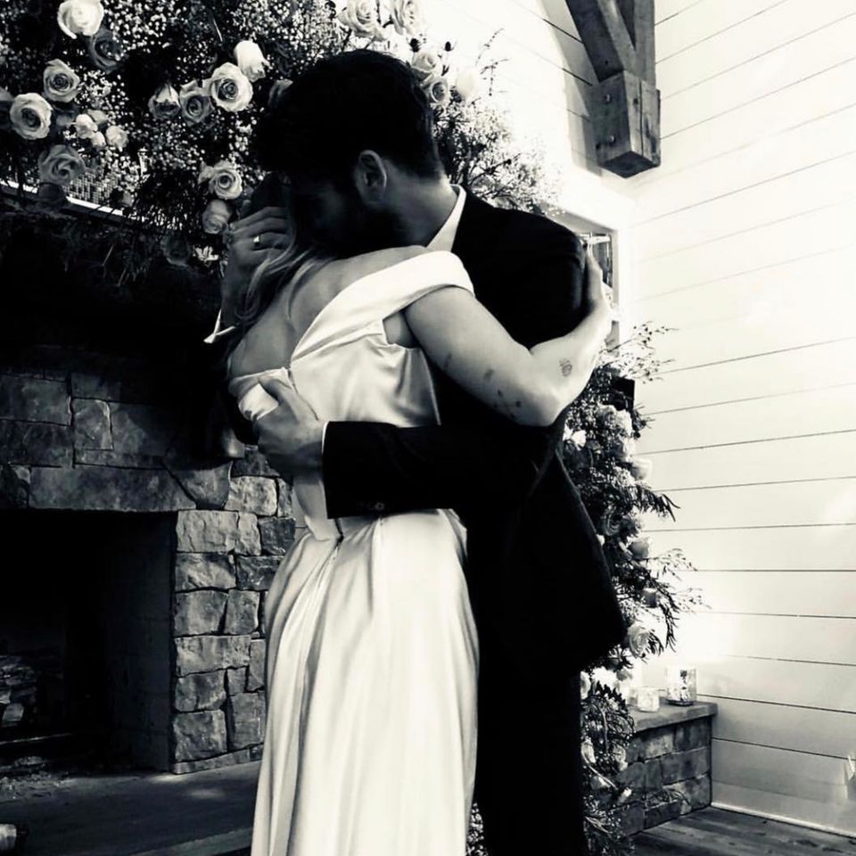 Dezember 2018  Auch Liam Hemsworth teilt ein Bild von diesem besonderen Moment: "Meine Liebste."