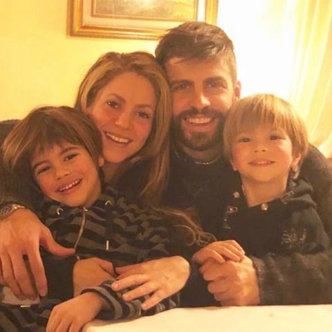 28. Dezember 2018 Shakira wünscht mit Piqué und den zwei Kindern Sasha und Milan ihren Fans und Followern frohe Feiertage.