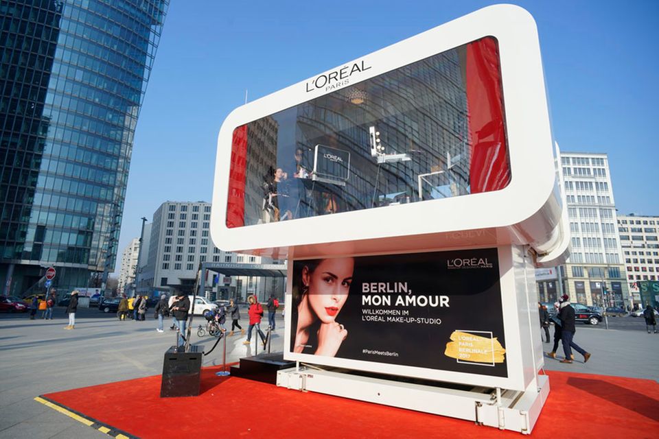 Gewinnspiel : Lassen Sie sich von einem L'Oréal Paris Glam-Profi stylen Lassen Sie sich von einem L'Oréal Paris Glam-Profi stylen