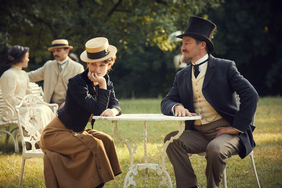 Keira Knightley: Die Schriftstellerin Colette (Keira Knightley) und ihr Ehemann, der windige Salonlöwe Willy (Dominic West) Die Schriftstellerin Colette (Keira Knightley) und ihr Ehemann, der windige Salonlöwe Willy (Dominic West)