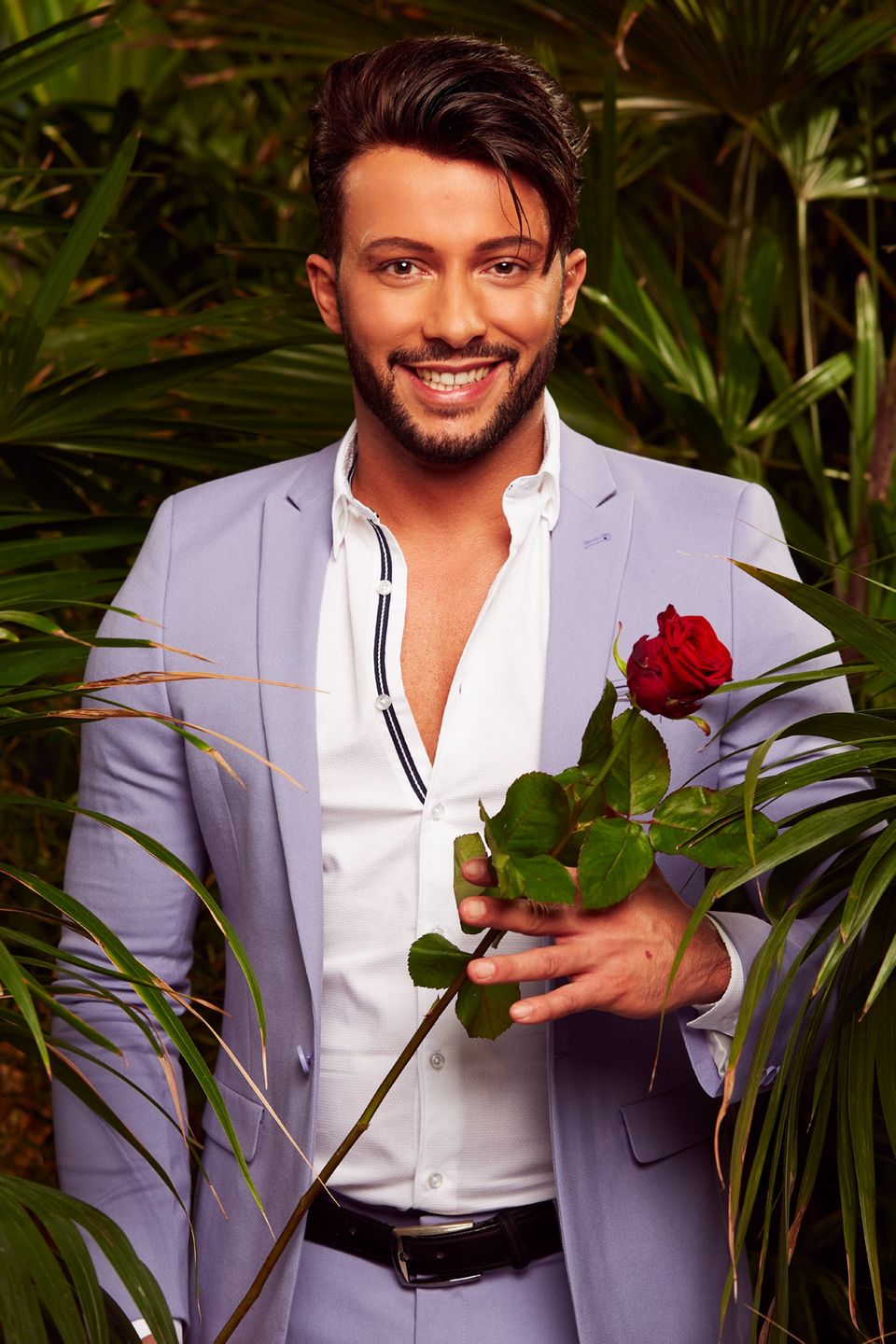 Dschungelcamp 2019: Domenico de Cicco Bei "Bachelor in Paradise" verliebt sich Domenico de Cicco in Kandidatin Evelyn Burdecki – verschweigt ihr aber, dass eine andere Frau von ihm schwanger ist. Ups! Im Dschungel knallte es dann zwischen dem Ex-Paar. Ein möglicher Grund für Domenicos frühen Exit Domenico de Cicco Bei "Bachelor in Paradise" verliebt sich Domenico de Cicco in Kandidatin Evelyn Burdecki – verschweigt ihr aber, dass eine andere Frau von ihm schwanger ist. Ups! Was da los war, kann er uns jetzt nochmal ganz in Ruhe am Lagerfeuer erzählen.