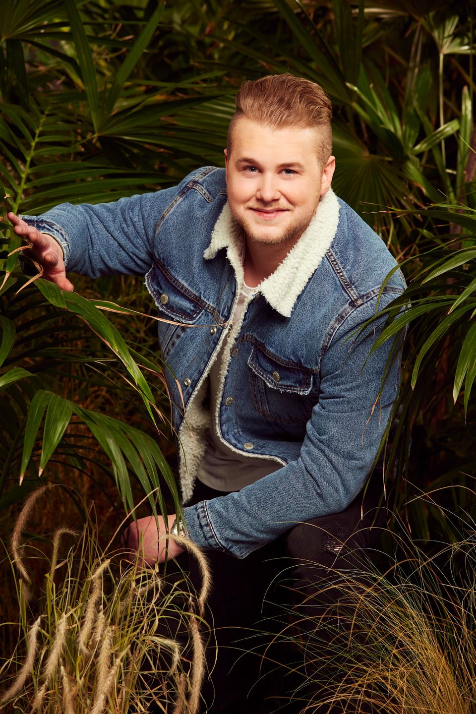 Dschungelcamp 2019: Felix van Deventer Mit 22 Jahren ist er das Nesthäkchen unter den Kandidaten: Felix van Deventer. Der "GZSZ"-Star möchte bei "Ich bin ein Star – Holt mich hier raus!" zeigen, wer er wirklich ist. Nämlich Felix und nicht Jonas, seine Rolle in der Serie. Fans überrascht er mit dem Geständnis, Vater zu werden. Felix van Deventer Mit 22 Jahren ist er das Nesthäkchen unter den Kandidaten: Felix van Deventer. Der "GZSZ"-Star möchte bei "Ich bin ein Star – Holt mich hier raus!" zeigen, wer er wirklich ist. Nämlich Felix und nicht Jonas (seine Rolle in der Serie).