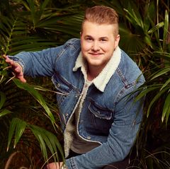 Felix van Deventer  Mit 22 Jahren ist er das Nesthäkchen unter den Kandidaten: Felix van Deventer. Der "GZSZ"-Star möchte bei "Ich bin ein Star – Holt mich hier raus!" zeigen, wer er wirklich ist. Nämlich Felix und nicht Jonas (seine Rolle in der Serie).