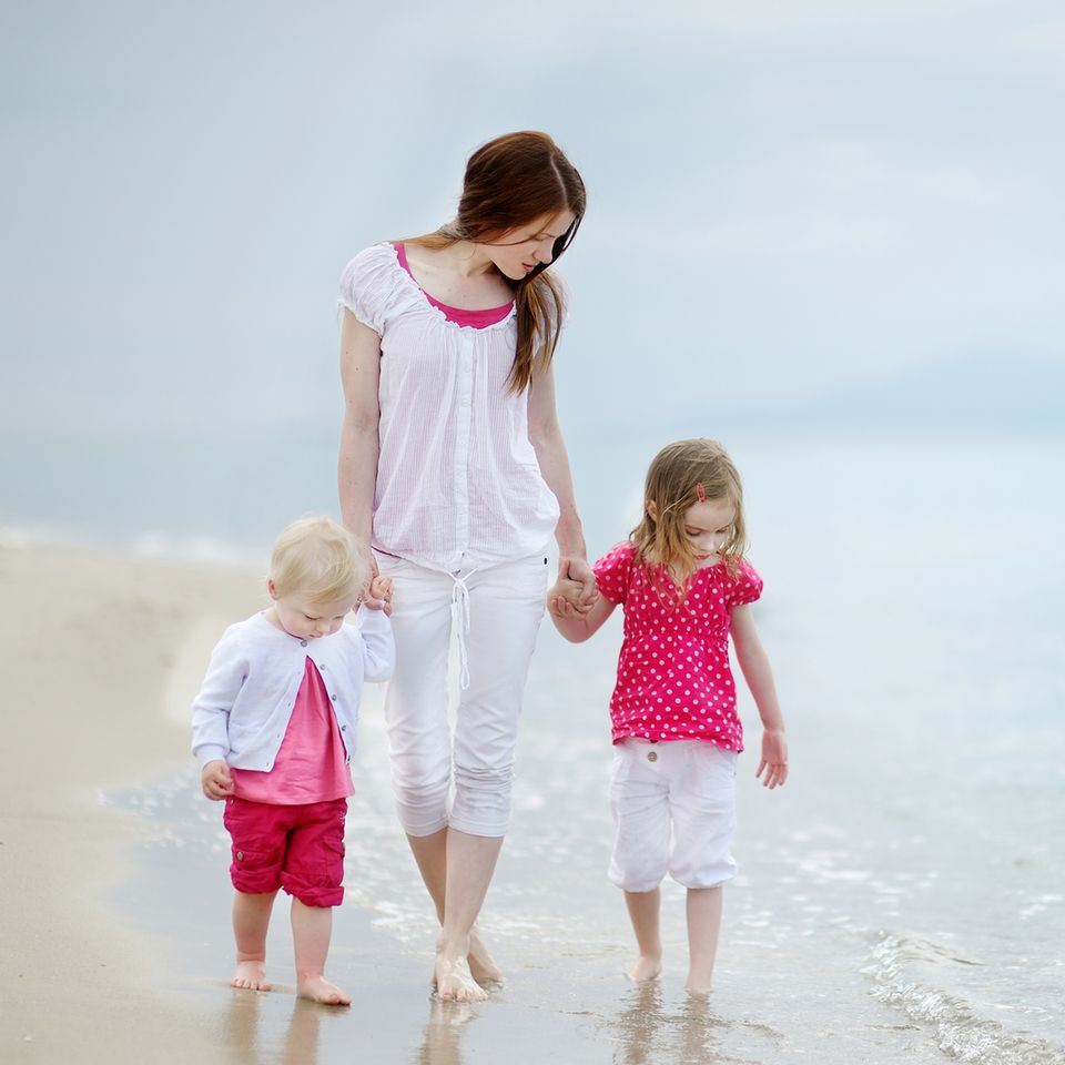 Mutter und ihre beiden Kinder