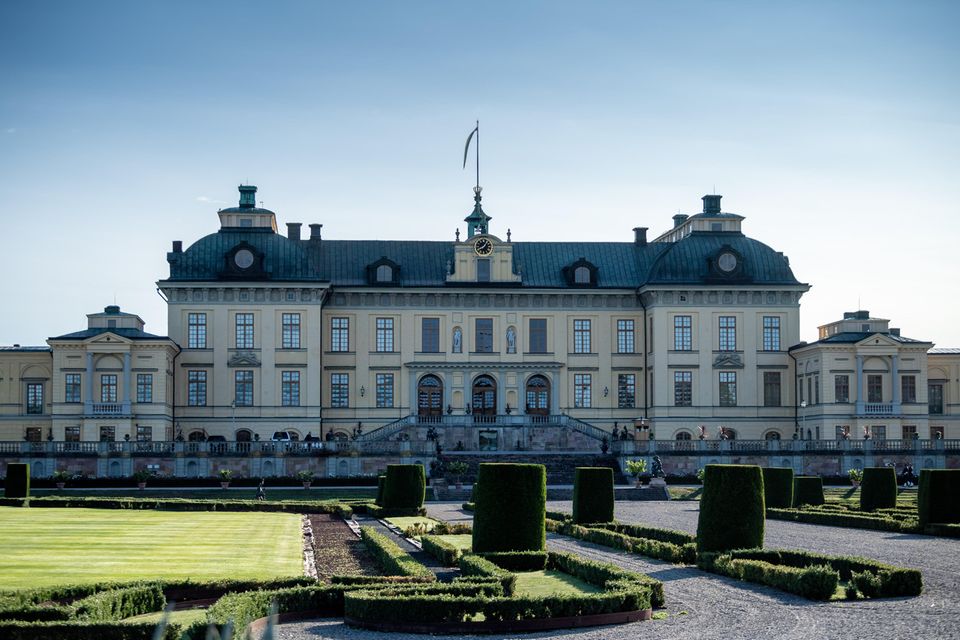 Prinzessin Victoria und Co.: Für den Park von Schloss Drottningholm wird Personal gesucht. Für den Park von Schloss Drottningholm wird Personal gesucht.