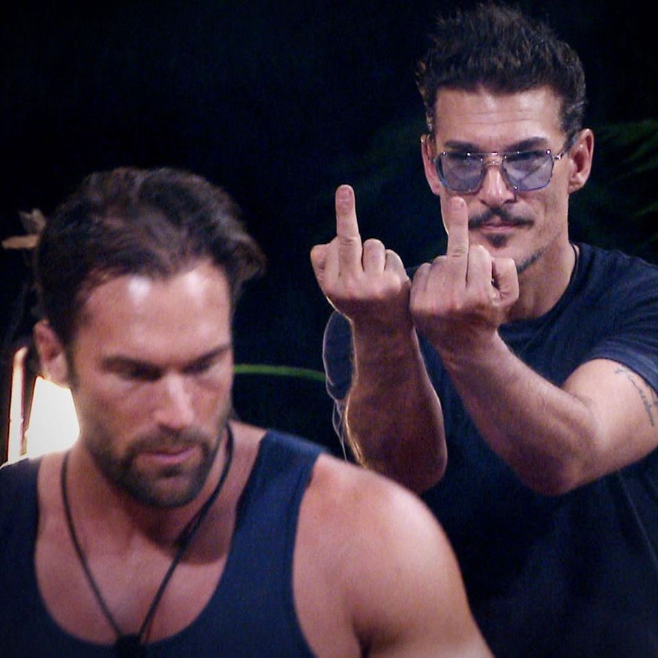 Chris Töpperwien (r.) und Bastian Yotta (l). können sich nicht ausstehen. ("Alle Infos zu 'Ich bin ein Star - Holt mich hier raus!' im Special bei RTL.de)