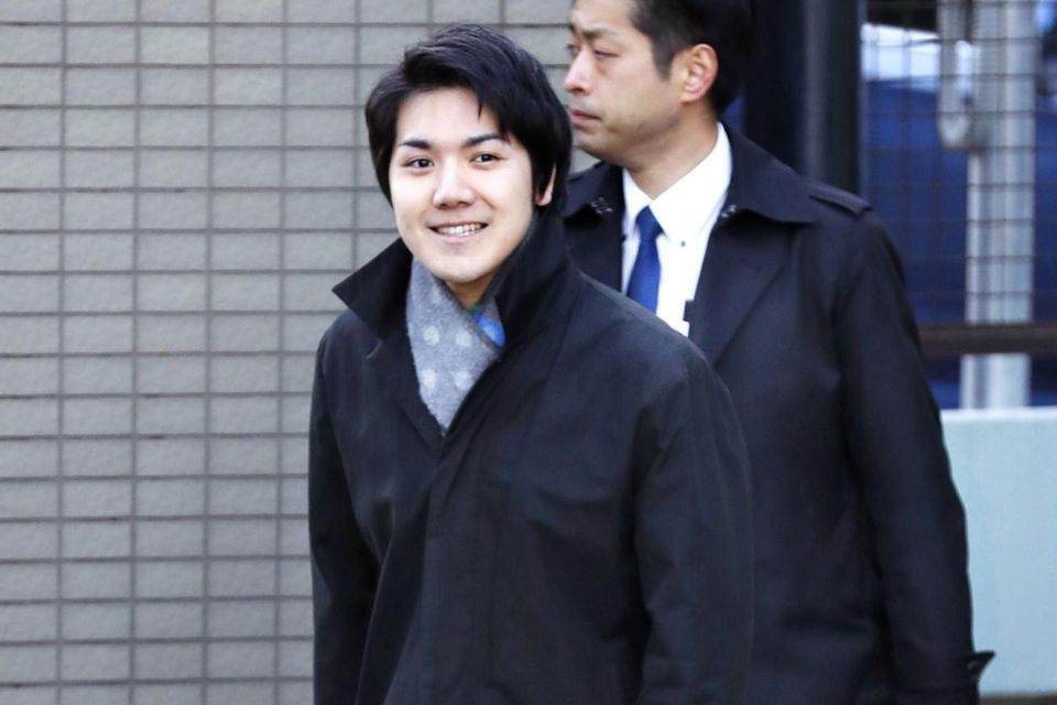 Kei Komuro soll Prinzessin Mako Medienberichten zufolge 2012 bei einer Party kennengelernt haben. Im Mai 2017 bestätigte der japanische Hof die Verlobung des Paares
