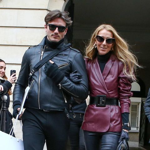 Die Haute-Couture-Schauen in Paris sind vorbei, und doch schlendern Céline Dion und ihr Tänzer Pepe Munoz immer noch durch die Stadt der Liebe. Diesmal sogar im ledernen Partnerlook. Ob man das wohl als Bestätigung ihres Tête-à-Tête mit dem gut 15 Jahre jüngeren Beau verstehen darf? 