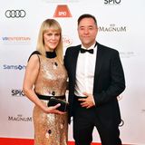 Power-Couple: Anna Loos und Jan Josef Liefers auf dem Red Carpet des Deutschen Filmballs in München. 