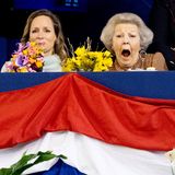 ... Ihre Emotionen kann das Duo dabei nur schwer verbergen. Die Spannung ist Prinzessin Beatrix ins Gesicht geschrieben. 