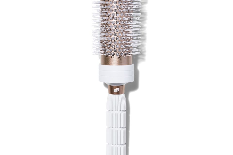 Haarpflege : Bürste aus keramikbeschichtetem Roségold-Aluminium: "Volume Round Brush 2.5" von T3, ca. 35 Euro, (niche-beauty.com) Bürste aus keramikbeschichtetem Roségold-Aluminium: "Volume Round Brush 2.5" von T3, ca. 35 Euro, (niche-beauty.com)